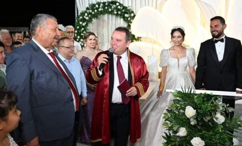 Kaş Belediye Başkanı Demirhan kızını evlendirdi