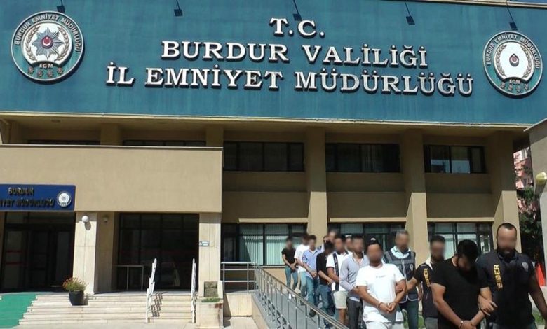 Burdur'da 17 şahıs tutuklandı, çok sayıda silah ele geçirildi