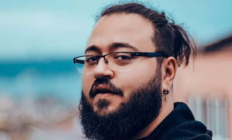 Jahrein, müstehcenlik suçlamasıyla gözaltına alındı