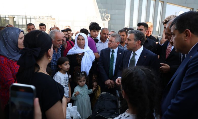 Vali, sınır kapısında vatandaşların sorununu dinledi