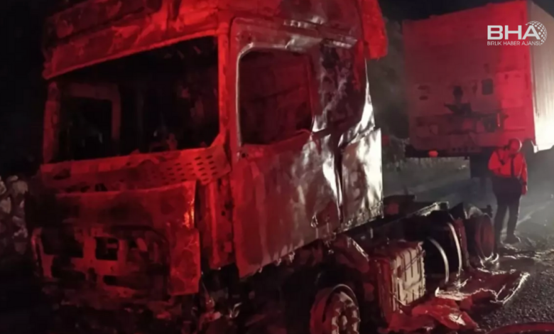 Tarsus’ta seyir halindeki tır alev aldı: İtfaiye müdahale etti