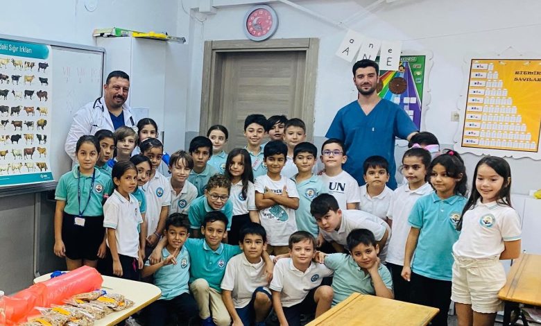 Türk Veteriner Hekimler Birliği Vakfı'ndan öğrencilere hayvan hakları ve veterinerlik mesleği üzerine bilgilendirme