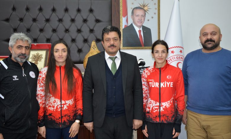 Kars Gençlik ve Spor İl Müdür Vekili Ayhan Yüreğir'e sporculardan ziyaret
