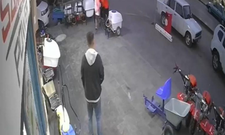 Motosikletle gelip iş yerini kurşunlayıp kaçtılar