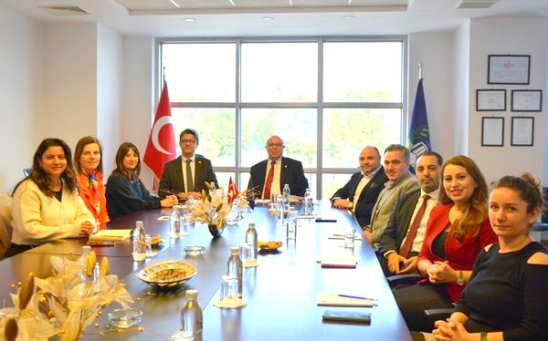 ÇOMÜ Rektörü Erenoğlu'ndan, Trakya Kariyer Fuarı'na ilişkin borsa ziyareti