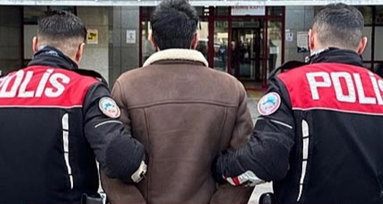 Antalya'da aranan şahısları polis timleri yakaladı - Birlik Haber Ajansı