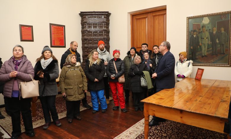 Vali Ziya Polat, Kars’a gelen yerli turistlerle bir araya geldi - Birlik Haber Ajansı