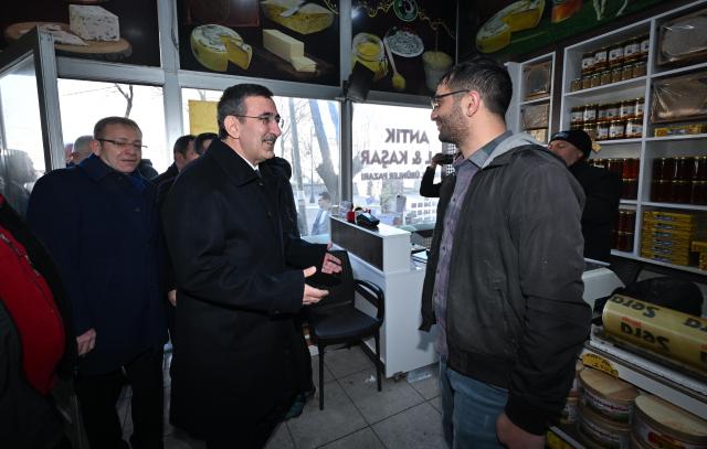 Cumhurbaşkanı Yardımcısı Cevdet Yılmaz'dan esnaf ziyareti - Birlik Haber Ajansı