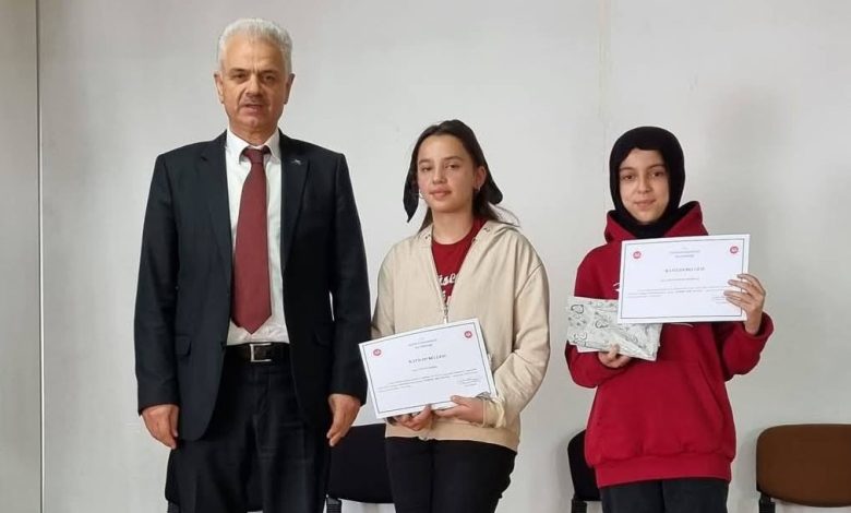 Bucak’ta ezbere şiir okuma yarışması heyecanı - Birlik Haber Ajansı