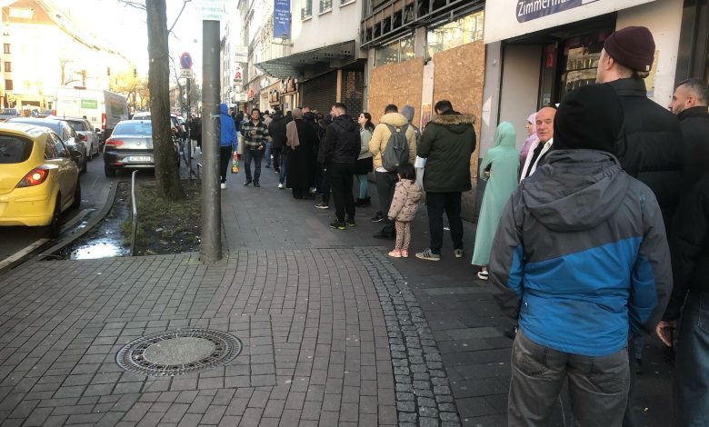 Köln’de Ramazan klasiği: Pide kuyrukları başladı - Birlik Haber Ajansı