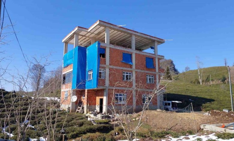 Rize'de bir vatandaş evinin dışını branda ile kapladı! - Birlik Haber Ajansı