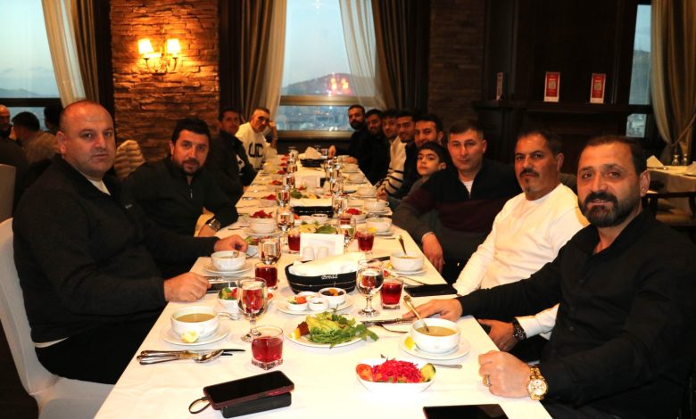 Van futbol camiasının efsane isimlerinden Van Masterler iftarda bir araya geldi - Birlik Haber Ajansı