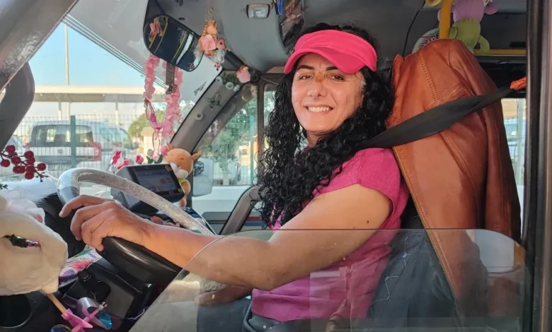 Adana yollarında kadın dolmuş şoförü - Birlik Haber Ajansı