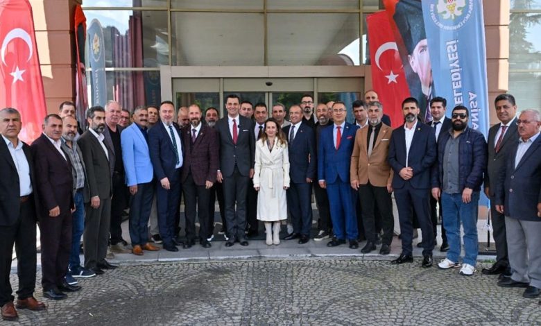 Başkan Zeyrek, Manisa Ağrılılar Derneği üyeleri ile bir araya geldi - Birlik Haber Ajansı