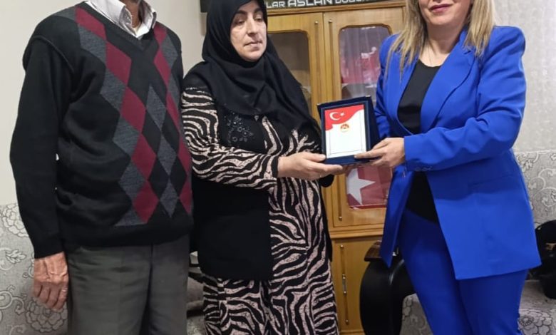 Erzurum'da vatan için evladını feda eden Lütfiye Tokyürek yılın annesi seçildi - Birlik Haber Ajansı