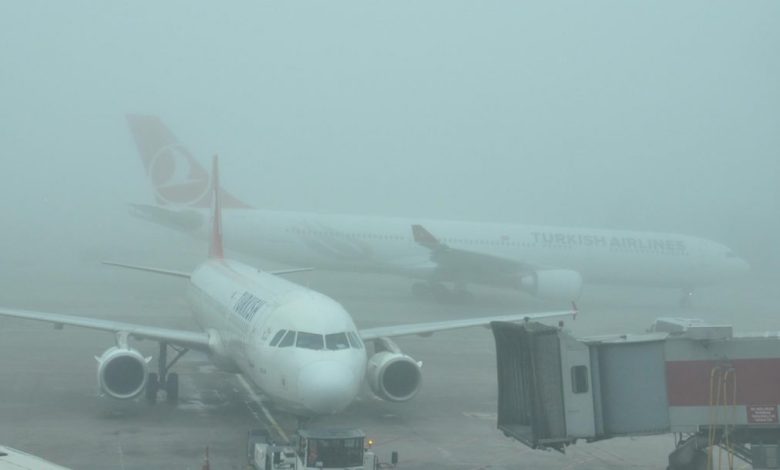 İstanbul'daki yoğun sis uçak seferlerini olumsuz etkiledi - Birlik Haber Ajansı