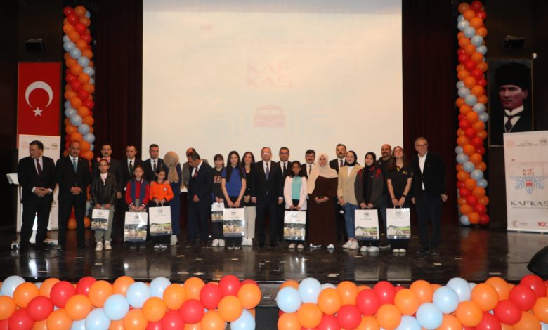 Kars’ta “Kafkas Projesi” kapsamında kitap okuyanlara ödülleri verildi - Birlik Haber Ajansı