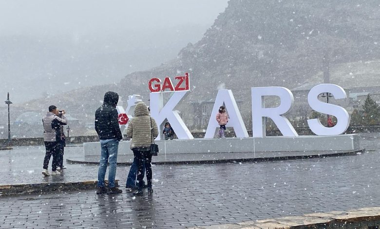 Kars'ta nisan’da kar sürprizi sürüyor - Birlik Haber Ajansı