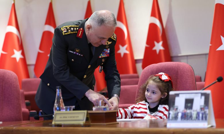 Milli Savunma Bakanlığı: Sadece büyük bir lider, geleceği küçük kalplere emanet eder - Birlik Haber Ajansı