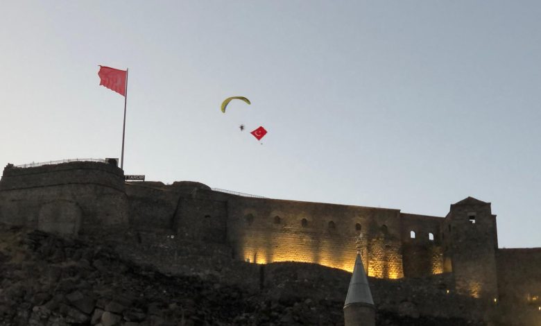 Ani’nin 961. Fetih Yıldönümünde Paramotor Gösterisi Nefes Kesti