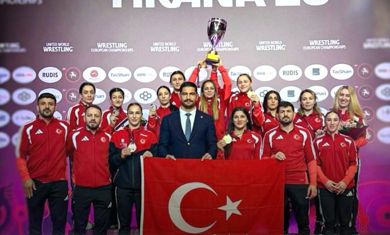 ARNAVUTLUK / TEKHA Arnavutluk’un